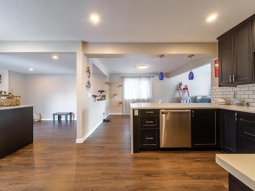 6416 17 Avenue, Edmonton, AB - Indoor Photo Showing Kitchen