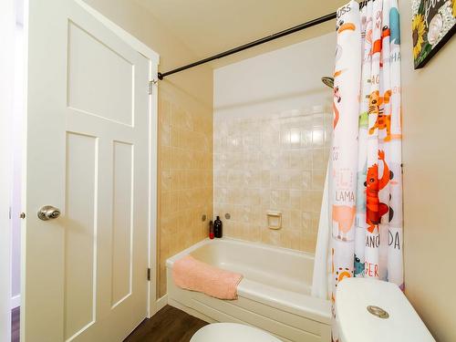 6416 17 Avenue, Edmonton, AB - Indoor Photo Showing Bathroom