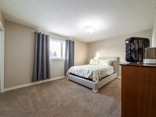 6416 17 Avenue, Edmonton, AB - Indoor Photo Showing Bedroom