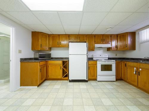 6416 17 Avenue, Edmonton, AB - Indoor Photo Showing Kitchen