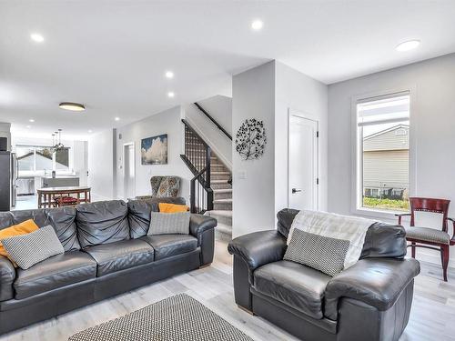 11345 111 Avenue, Edmonton, AB - Indoor Photo Showing Living Room