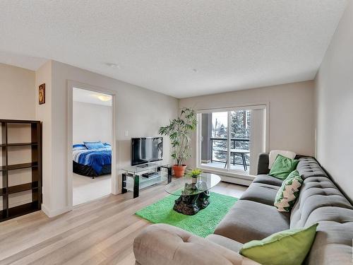 259 7805 71 Street, Edmonton, AB - Indoor Photo Showing Living Room