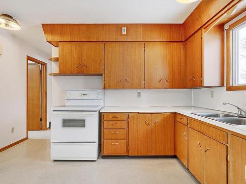 5110 57 Avenue, Leduc, AB - Indoor Photo Showing Kitchen With Double Sink