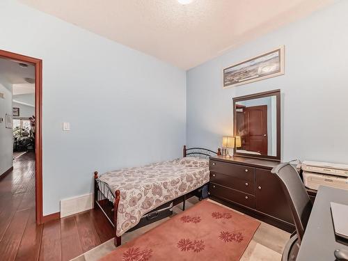 11916 91 Street, Edmonton, AB - Indoor Photo Showing Bedroom