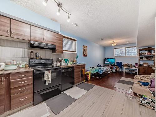 11916 91 Street, Edmonton, AB - Indoor Photo Showing Kitchen