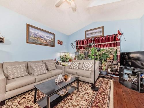 11916 91 Street, Edmonton, AB - Indoor Photo Showing Living Room