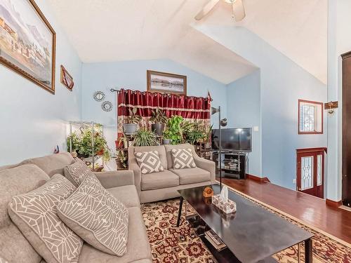 11916 91 Street, Edmonton, AB - Indoor Photo Showing Living Room