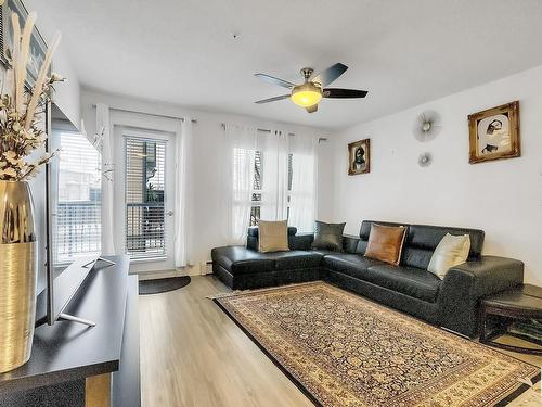 214 667 Watt Boulevard, Edmonton, AB - Indoor Photo Showing Living Room