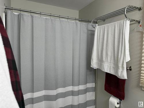 461 Dunluce Road, Edmonton, AB - Indoor Photo Showing Bathroom