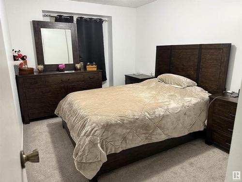 461 Dunluce Road, Edmonton, AB - Indoor Photo Showing Bedroom