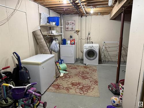 461 Dunluce Road, Edmonton, AB - Indoor Photo Showing Laundry Room