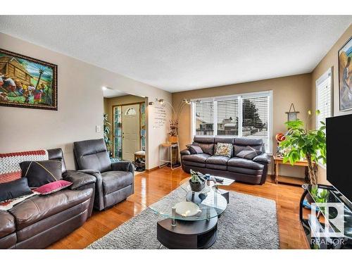 111 Parkview Drive, Wetaskiwin, AB - Indoor Photo Showing Living Room