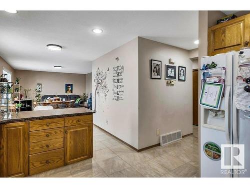 111 Parkview Drive, Wetaskiwin, AB - Indoor Photo Showing Kitchen