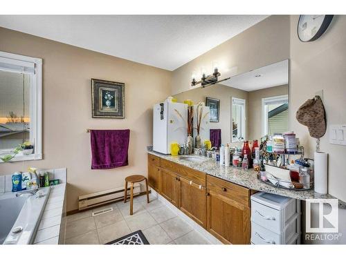 111 Parkview Drive, Wetaskiwin, AB - Indoor Photo Showing Kitchen