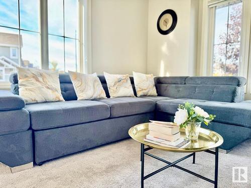 293 Desrochers Boulevard, Edmonton, AB - Indoor Photo Showing Living Room