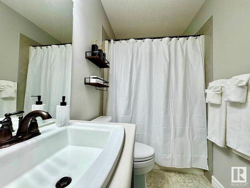 293 Desrochers Boulevard, Edmonton, AB - Indoor Photo Showing Bathroom