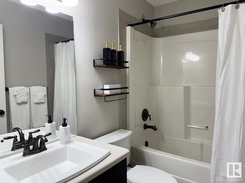 293 Desrochers Boulevard, Edmonton, AB - Indoor Photo Showing Bathroom