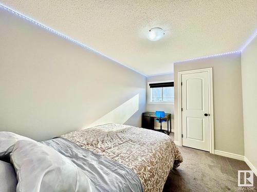 293 Desrochers Boulevard, Edmonton, AB - Indoor Photo Showing Bedroom