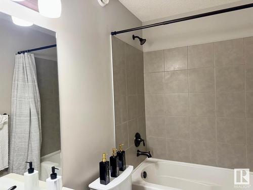 293 Desrochers Boulevard, Edmonton, AB - Indoor Photo Showing Bathroom