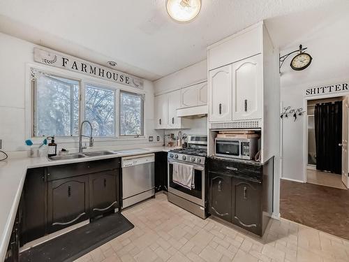 27 52212 Rge Road 274 Nw, Rural Parkland County, AB - Indoor Photo Showing Kitchen With Double Sink