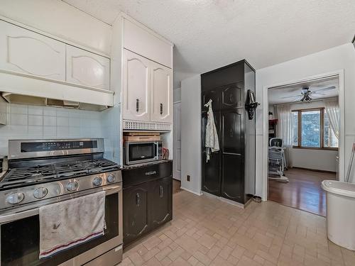 27 52212 Rge Road 274 Nw, Rural Parkland County, AB - Indoor Photo Showing Kitchen