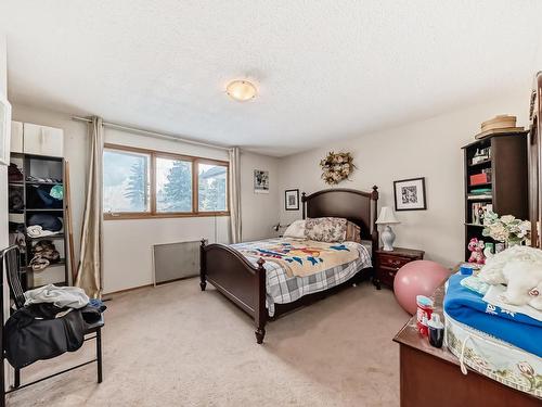 27 52212 Rge Road 274 Nw, Rural Parkland County, AB - Indoor Photo Showing Bedroom