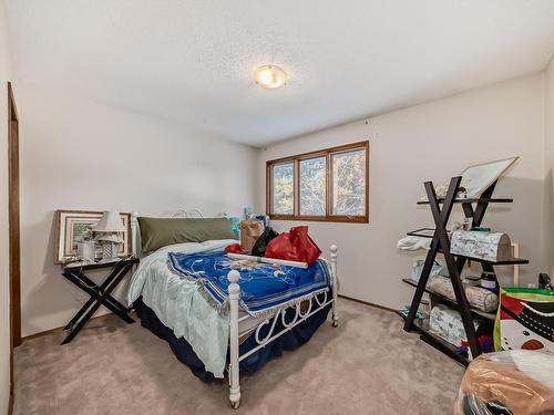 27 52212 Rge Road 274 Nw, Rural Parkland County, AB - Indoor Photo Showing Bedroom