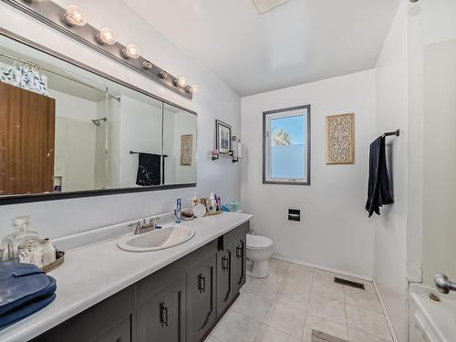 27 52212 Rge Road 274 Nw, Rural Parkland County, AB - Indoor Photo Showing Bathroom