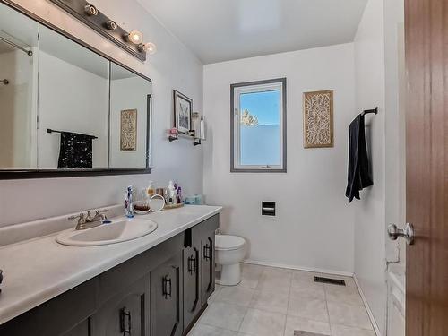 27 52212 Rge Road 274 Nw, Rural Parkland County, AB - Indoor Photo Showing Bathroom