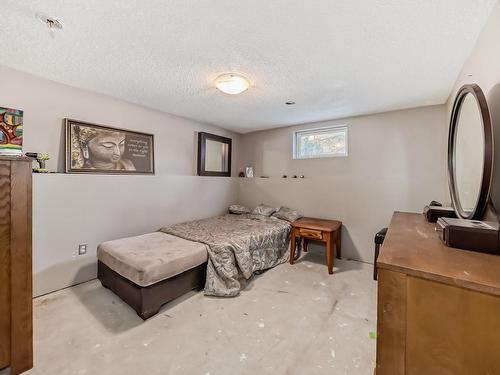 27 52212 Rge Road 274 Nw, Rural Parkland County, AB - Indoor Photo Showing Bedroom