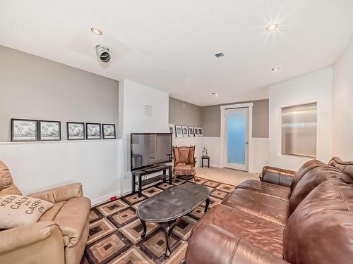 27 52212 Rge Road 274 Nw, Rural Parkland County, AB - Indoor Photo Showing Living Room