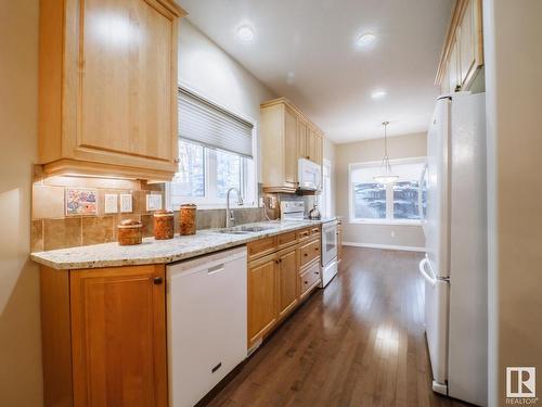 45 18343 Lessard Road, Edmonton, AB - Indoor Photo Showing Kitchen