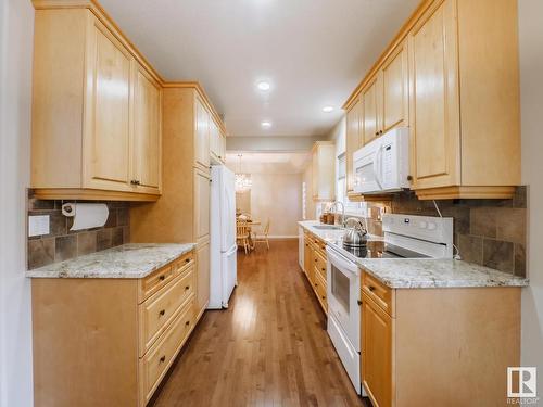 45 18343 Lessard Road, Edmonton, AB - Indoor Photo Showing Kitchen