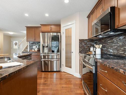 3231 Whitelaw Drive, Edmonton, AB - Indoor Photo Showing Kitchen With Double Sink With Upgraded Kitchen