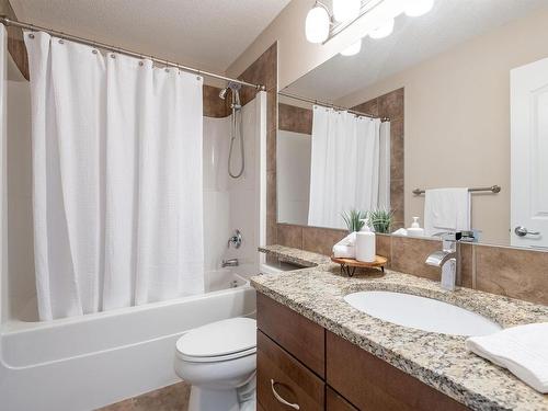 3231 Whitelaw Drive, Edmonton, AB - Indoor Photo Showing Bathroom