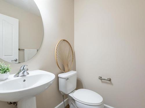 3231 Whitelaw Drive, Edmonton, AB - Indoor Photo Showing Bathroom