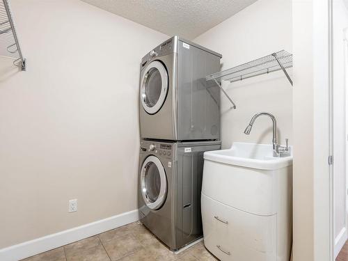 3231 Whitelaw Drive, Edmonton, AB - Indoor Photo Showing Laundry Room