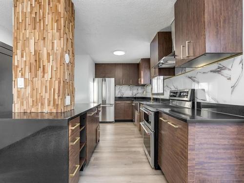 54 Westglen Crescent, Spruce Grove, AB - Indoor Photo Showing Kitchen With Stainless Steel Kitchen