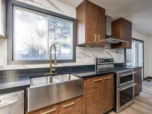 54 Westglen Crescent, Spruce Grove, AB - Indoor Photo Showing Kitchen With Stainless Steel Kitchen With Double Sink