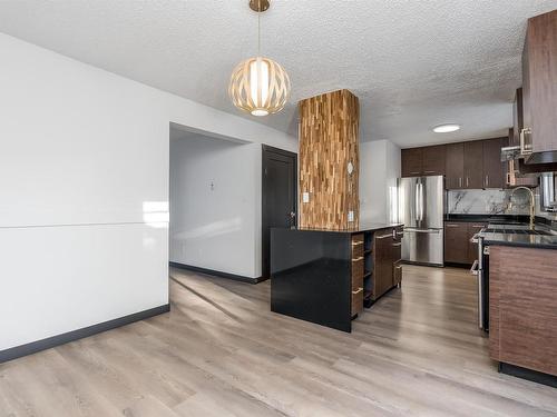 54 Westglen Crescent, Spruce Grove, AB - Indoor Photo Showing Kitchen With Stainless Steel Kitchen