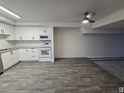 207 9504 182 Street, Edmonton, AB - Indoor Photo Showing Kitchen