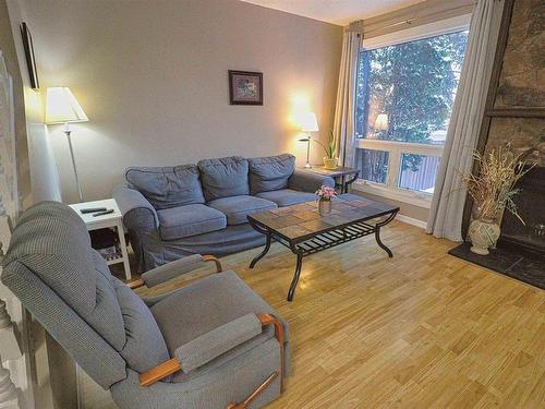 121 10787 31 Avenue, Edmonton, AB - Indoor Photo Showing Living Room