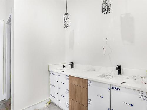 125 29A Street, Edmonton, AB - Indoor Photo Showing Bathroom