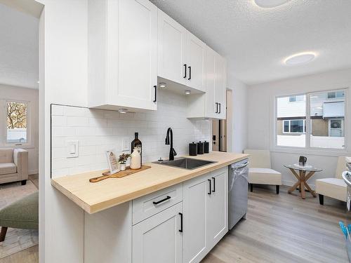 9C Twin Terrace, Edmonton, AB - Indoor Photo Showing Kitchen With Upgraded Kitchen