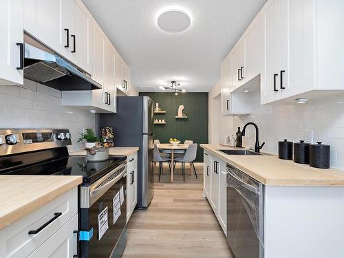 9C Twin Terrace, Edmonton, AB - Indoor Photo Showing Kitchen With Upgraded Kitchen