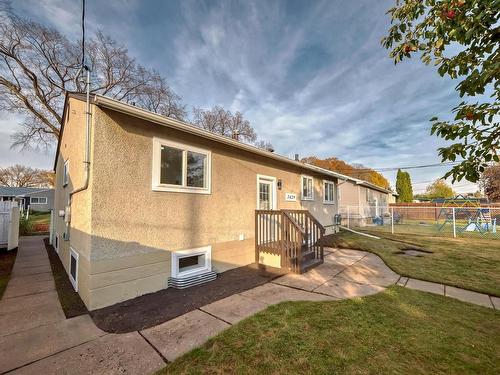 3429 120 Av Nw, Edmonton, AB 