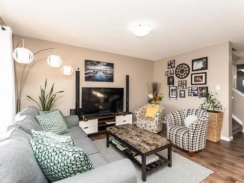 549 Ebbers Way, Edmonton, AB - Indoor Photo Showing Living Room