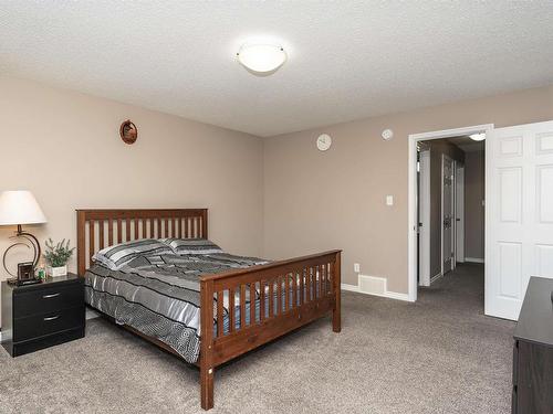 549 Ebbers Way, Edmonton, AB - Indoor Photo Showing Bedroom