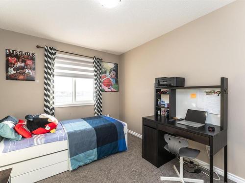 549 Ebbers Way, Edmonton, AB - Indoor Photo Showing Bedroom