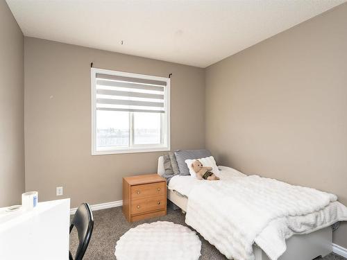 549 Ebbers Way, Edmonton, AB - Indoor Photo Showing Bedroom